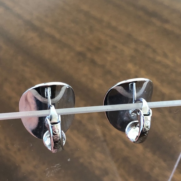 Vintage Avon curved disc clip on earrings silver tone - Picture 5 of 16